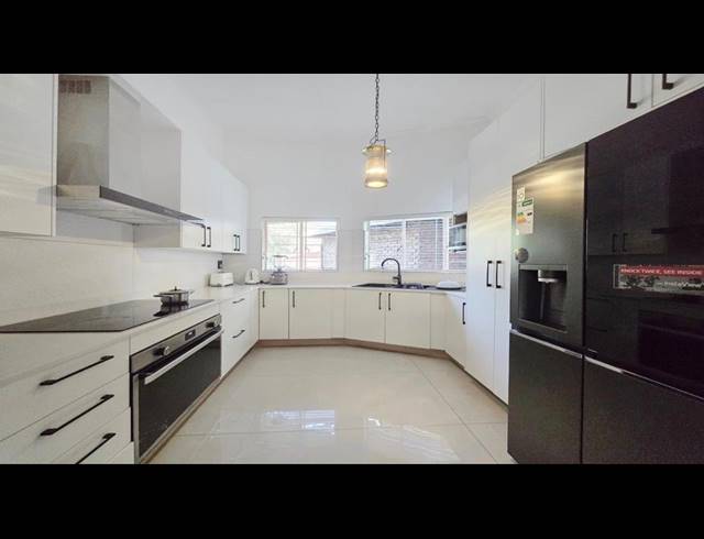 4 BEDROOM HOUSE FOR SALE IN WATERKLOOF GLEN
